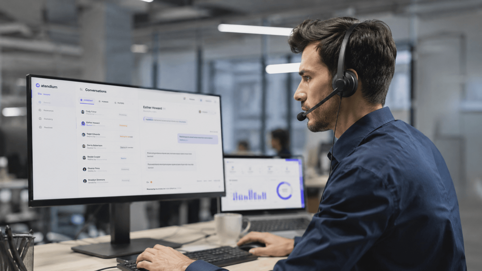 Imagen de un agente virtual interactuando eficientemente con un cliente a través de WhatsApp